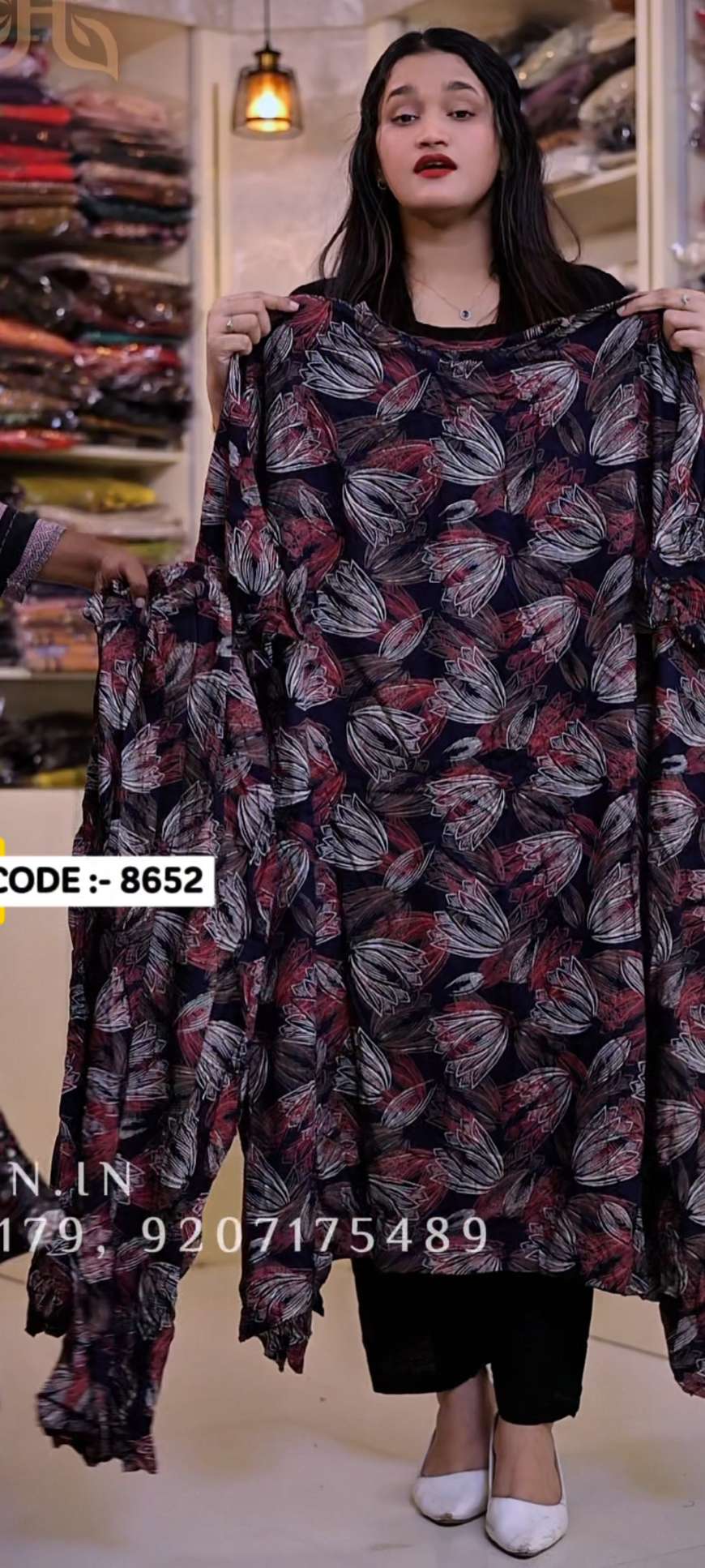 8652