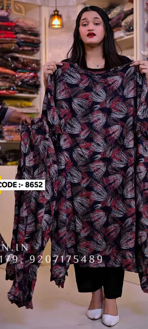 8652