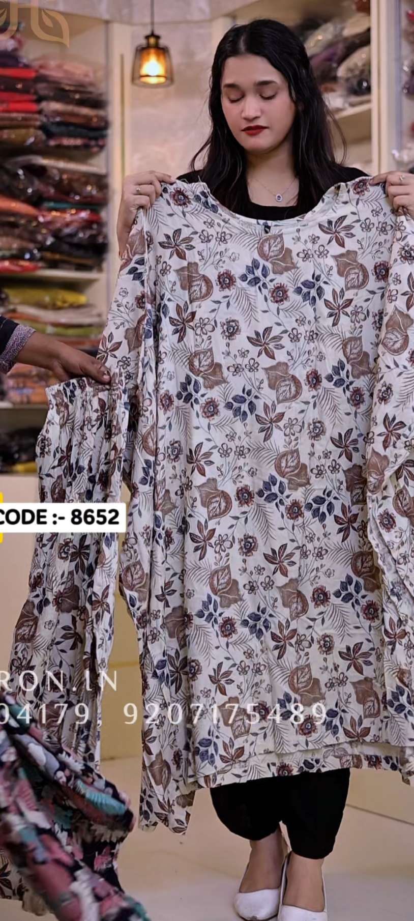 8652
