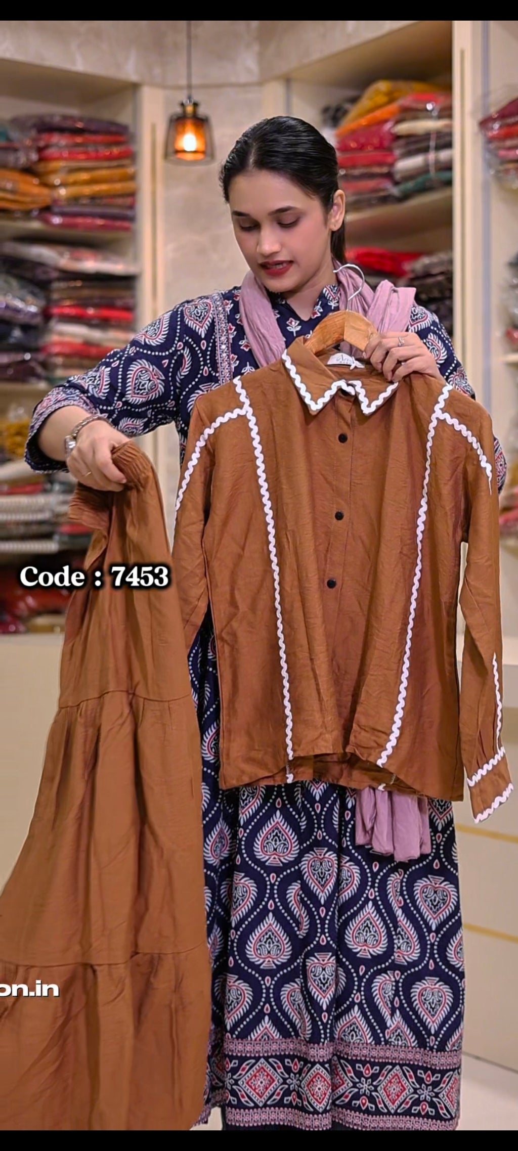 7453